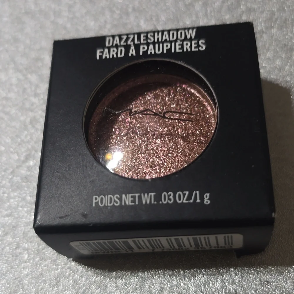 🧚‍♀️SLOW/FAST/SLOW Mac DISCONT. Dazzleshadow Eye Single NWT